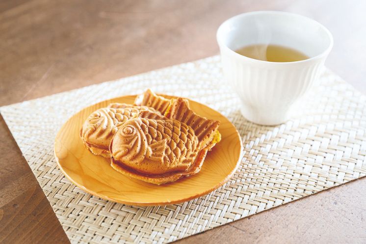 桜あんのたい焼きと日本茶