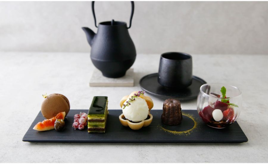 和と洋のスイーツが５点盛られたメニュー「凸凹ティーセット ―さんく―」