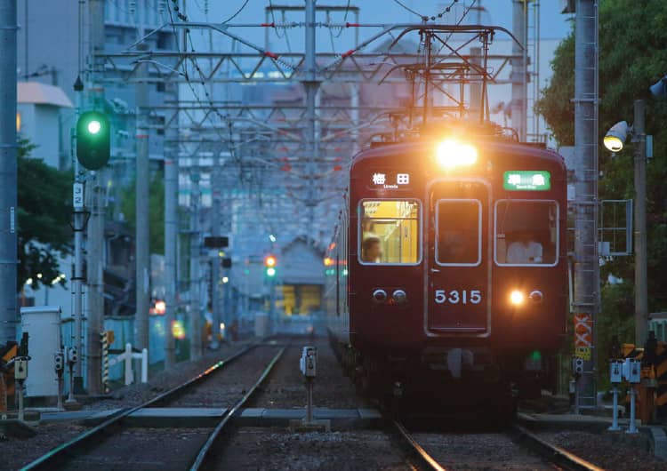 【鉄分100％ エピソード2】阪急電車のライトが片方しかついていないのは球切れ？
