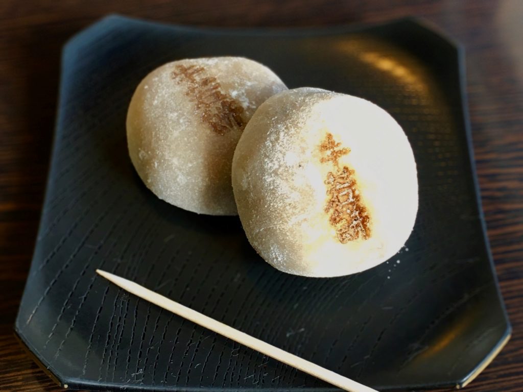 多聞堂の牛若餅