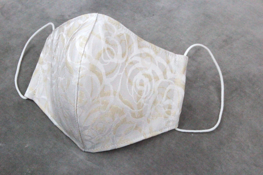 吸湿・速乾・UVカット機能も！品良く見える「西陣織マスク」が人気