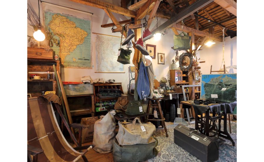 THUMBS UP MARKETの２階