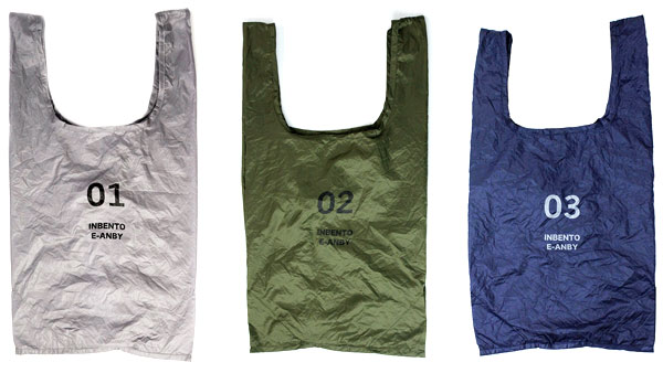 グレー、カーキ、ネイビーの3色が並べられたインベントのバッグ