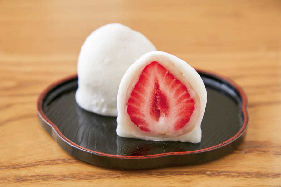 半分にカットされたイチゴ大福