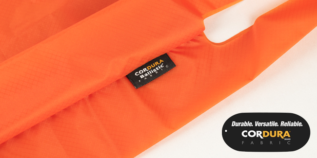 バッグに縫い付けられたコーデュラのタグ