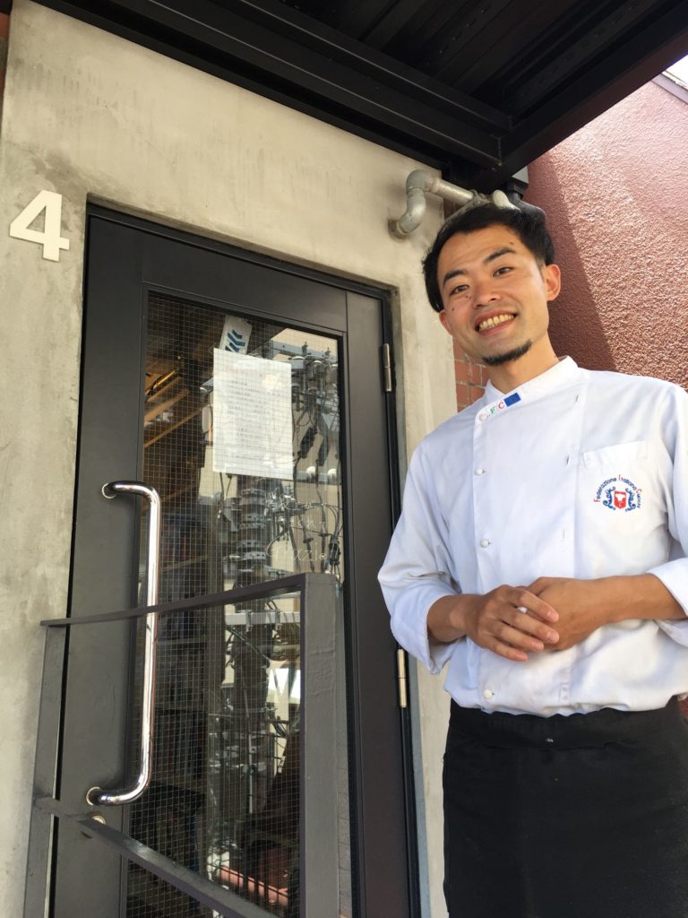 イタリア食堂910の工藤さんがお出迎え