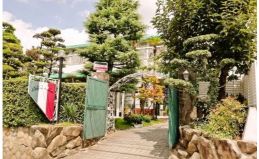 歴史を感じる風格ある入り口