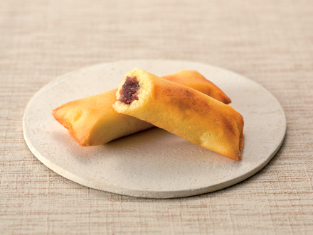 定番和菓子の花洛ふんわり生地にあんこが詰まる