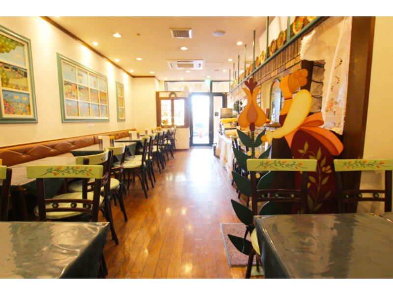 ルマン花のみちセルカ店の店内