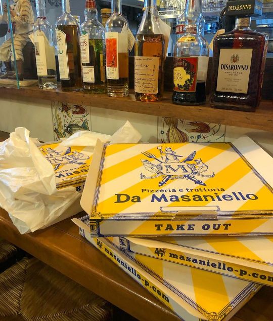 デザインもすてきなピッツァのテイクアウト用の箱