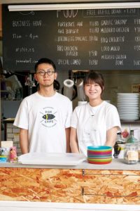 パイナワーフの店主夫妻