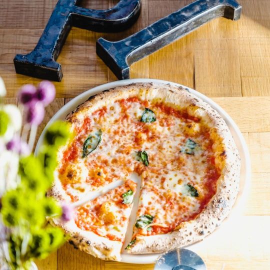 2種類のチーズがのったマルゲリータ