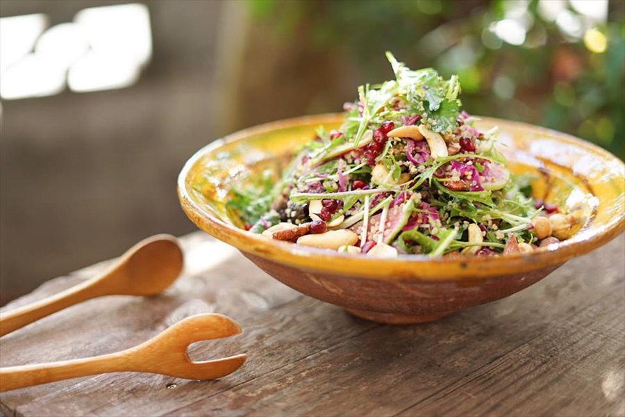 野菜をたっぷり使ったシチニア食堂のサラダ