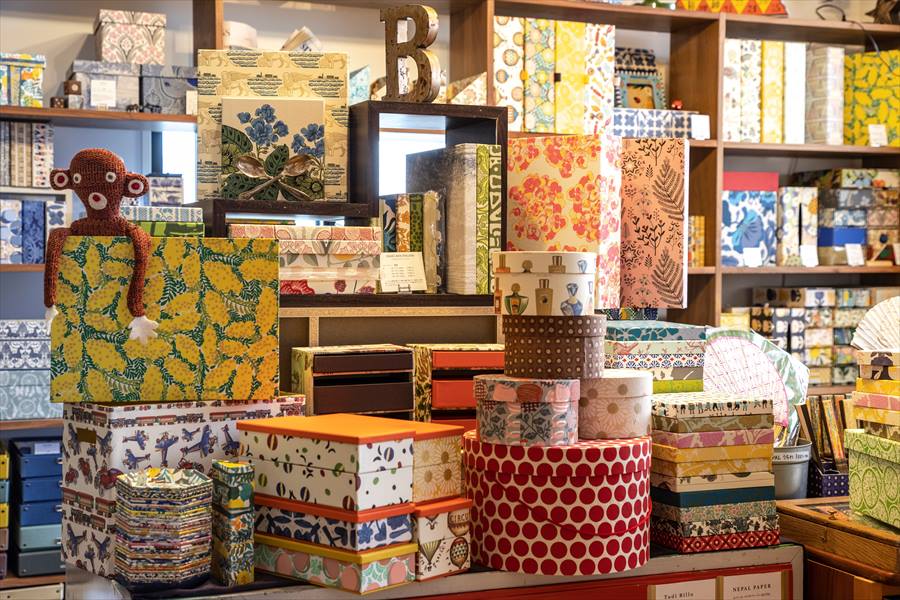 所狭しと並ぶ貼り箱