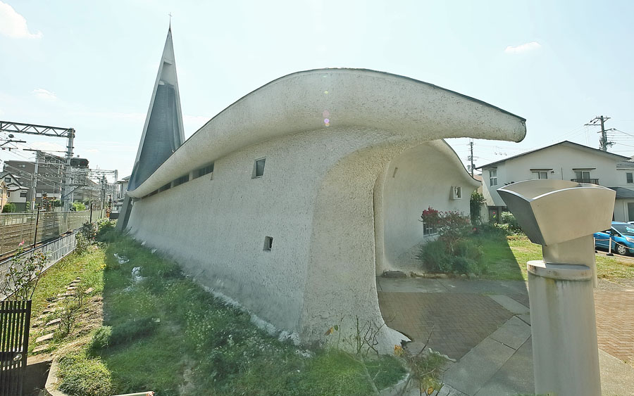 ユニークな外観が特徴的な外観