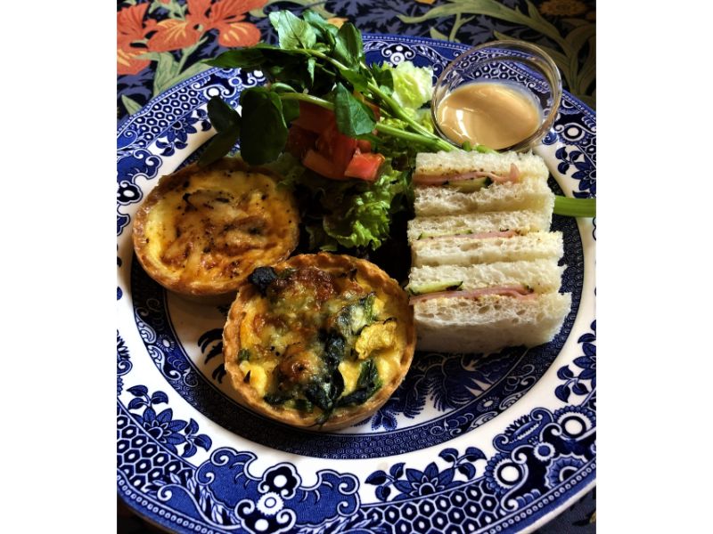 野菜もたっぷりのキッシュサンド