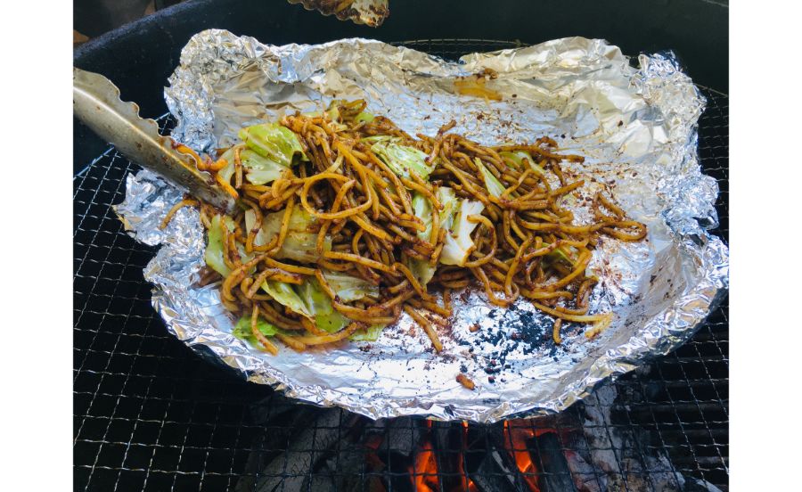 太麺の焼きそばなのでモチモチ！