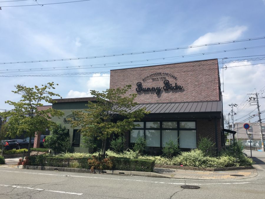 サニーサイド宝塚中山寺店の外観