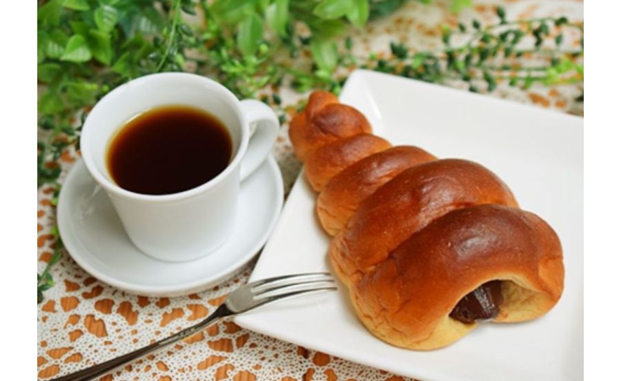 菓子パンとコーヒー