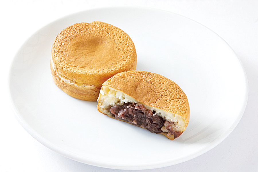 半分にカットされた大判焼き