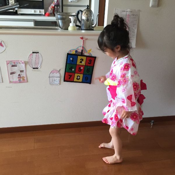 ゲームを楽しむ女の子