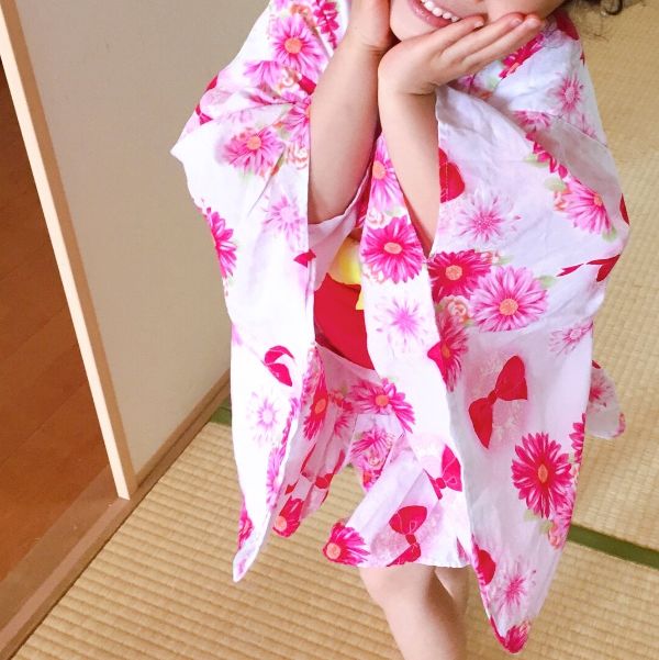 浴衣に着替えた女の子