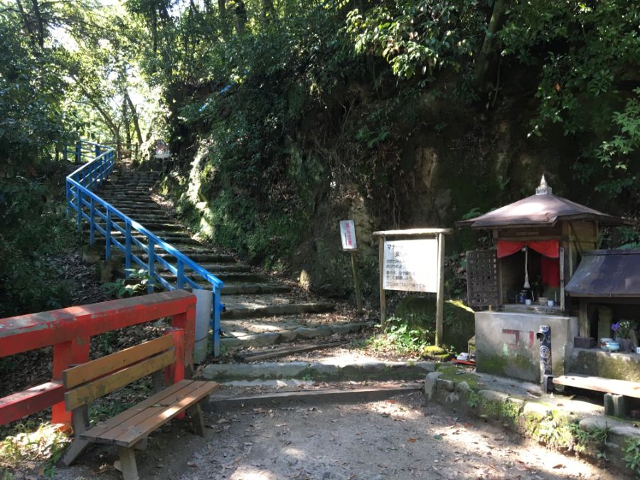 秀望台へ続く階段