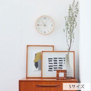 Sサイズを壁に掛けた様子
