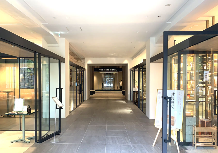 ホテルへと続くヒューリック京都のエントランス