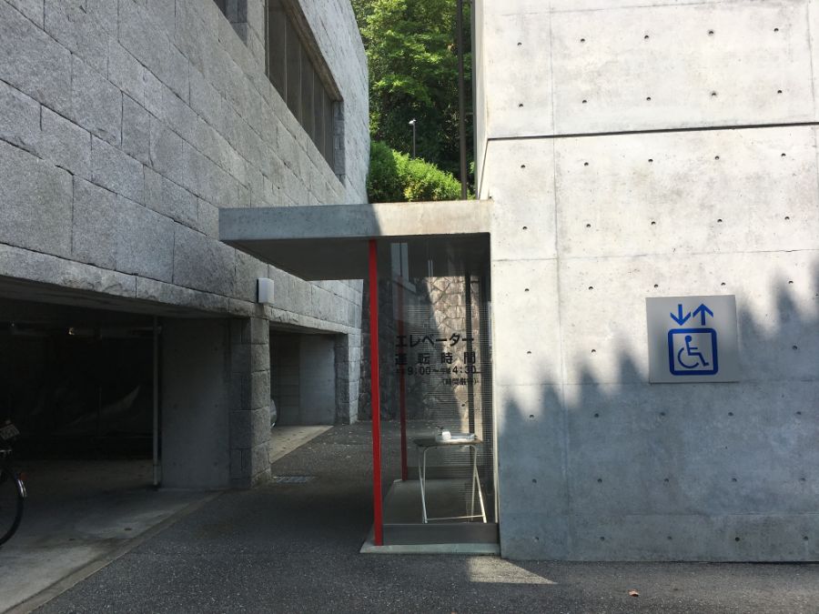 中山寺のエレベーター