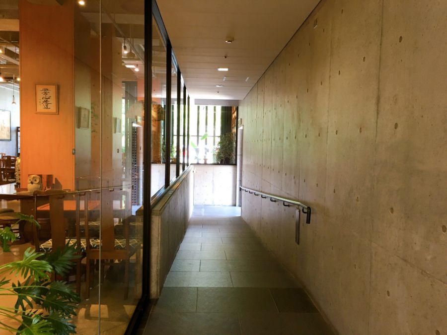 梵天横のスロープ