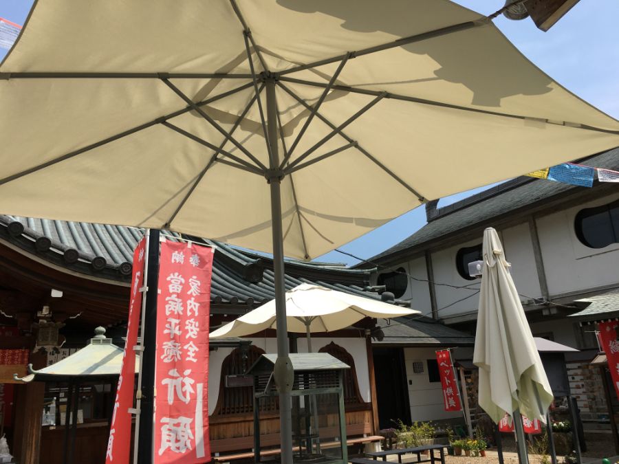 華蔵院のテラス席