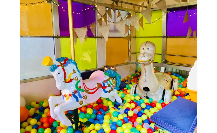 昭和を感じるものたち。カラーボールは六甲山カンツリーハウスの倉庫に眠っていたもの