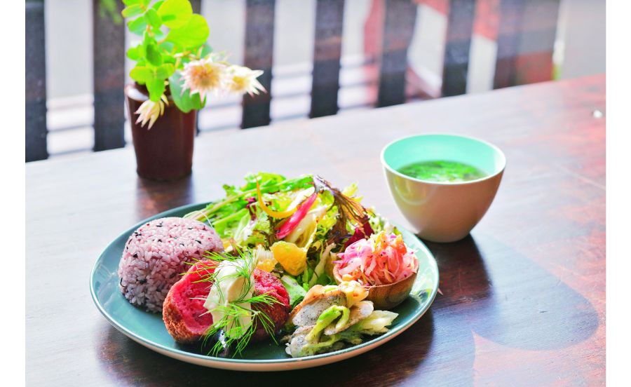 野菜がメインのランチプレート