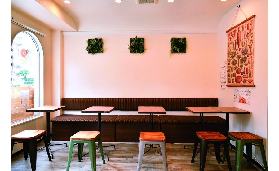 三国駅から歩く落ち着いた店内のカフェ