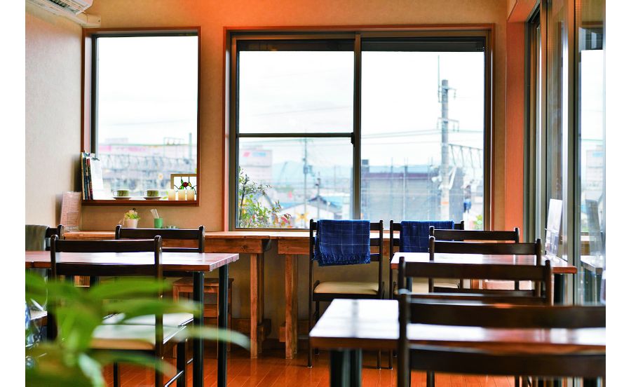 落ち着いた店内の古民家カフェ