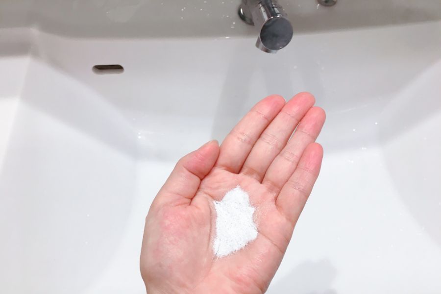 手のひらに洗顔料をのせたところ