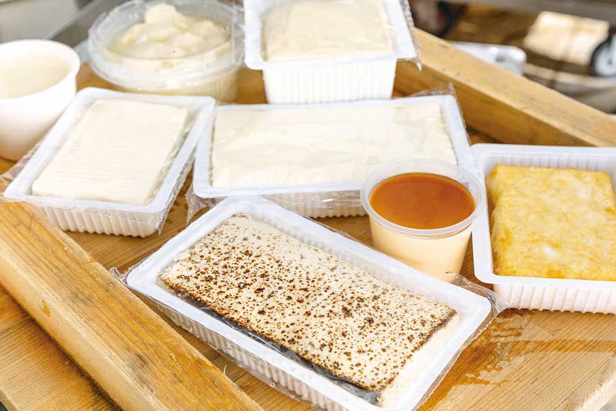 店で販売している様々な豆腐