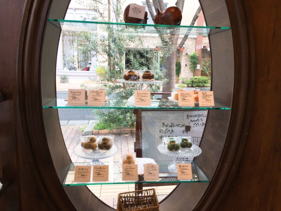 焼き菓子のディスプレイ