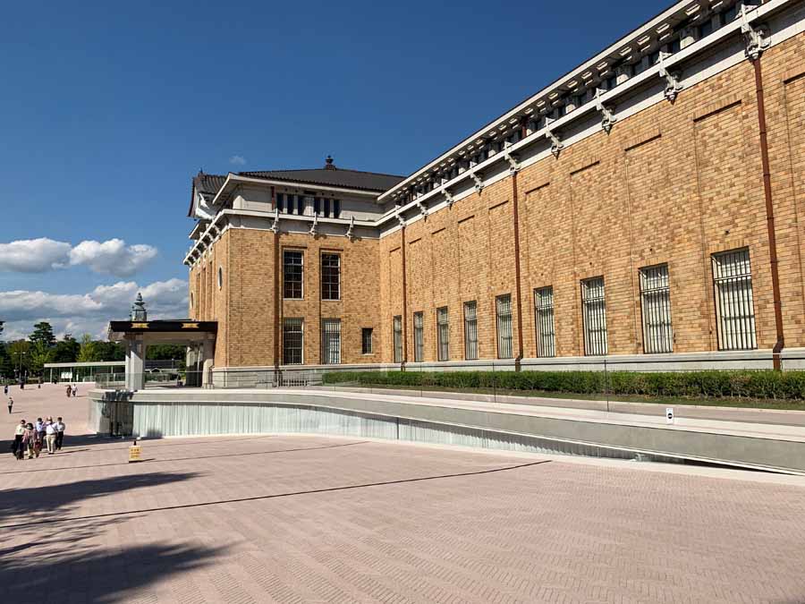 京都市京セラ美術館に行ってきました。予約方法、アクセス、カフェやショップもご紹介。