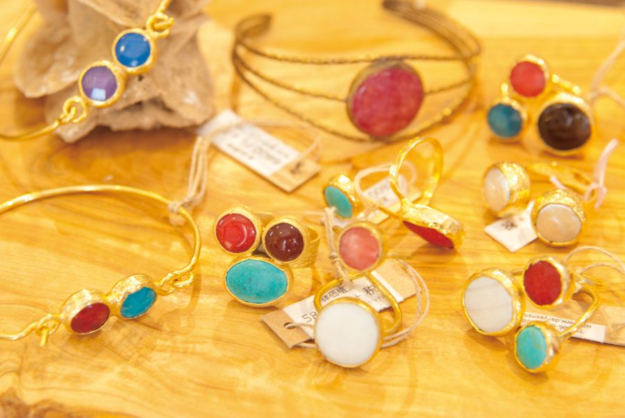 カラフルなアクセサリー
