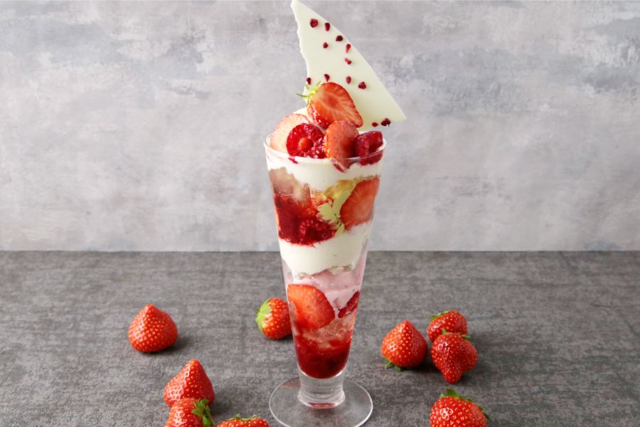 苺たっぷりのパフェ