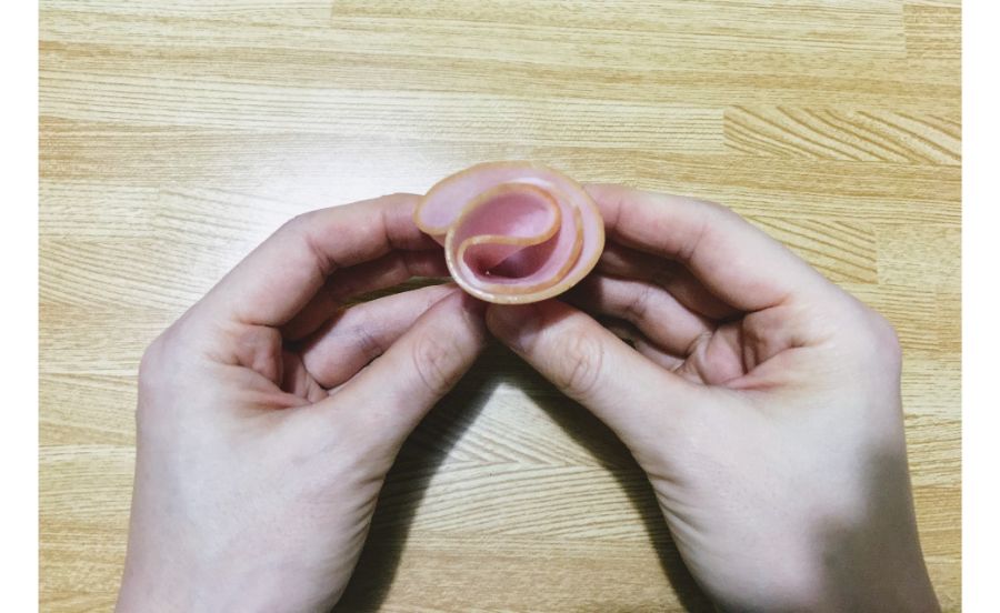 ハムでバラを作っている