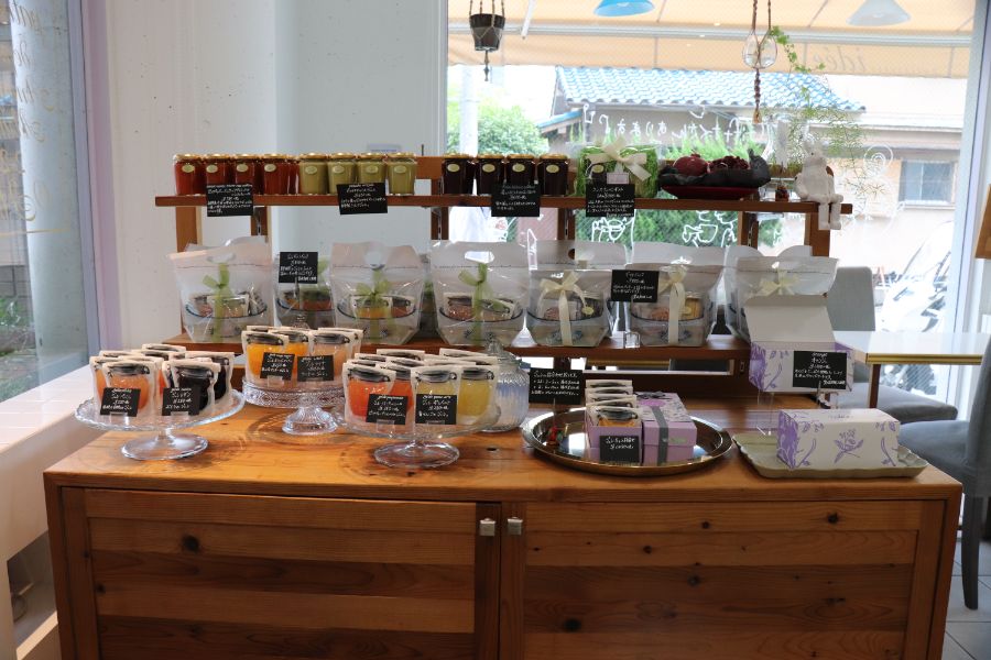 ジャムが並んだ棚