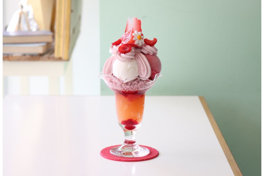 華やかなパフェ