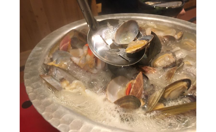 貝がたっぷりの貝鍋