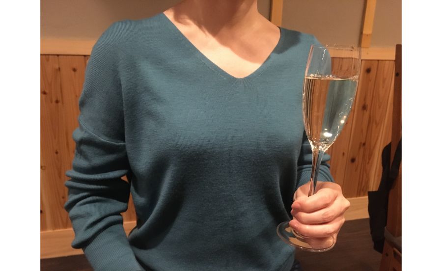 日本酒はワイングラスで提供される