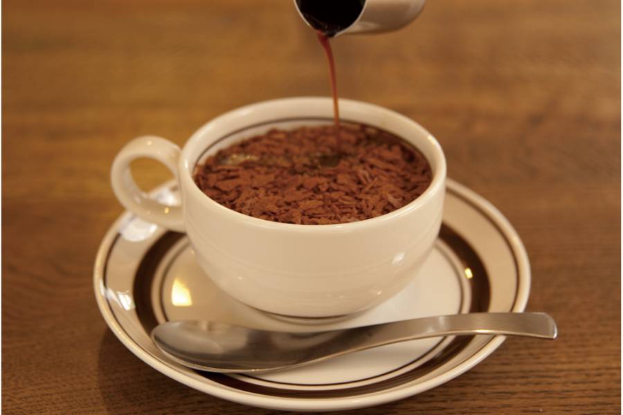 コーヒーカップに入ったティラミス