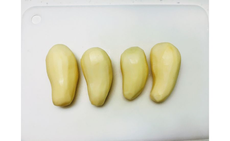 皮をむいたじゃがいも