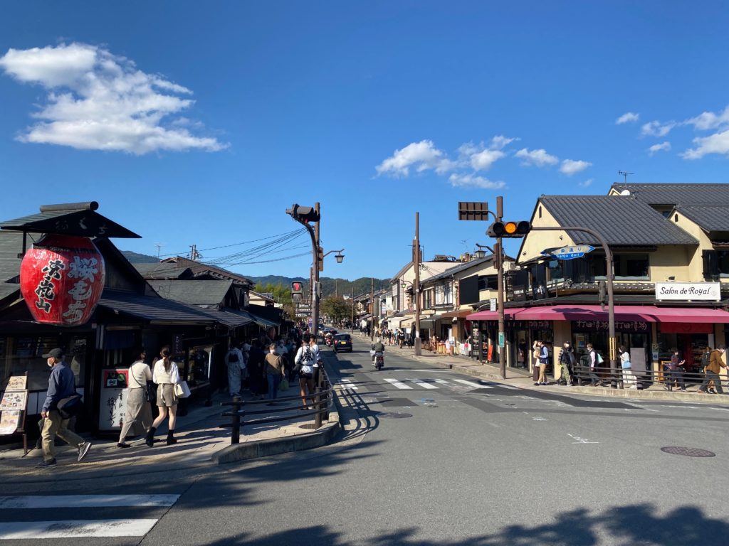 嵐山渡月橋付近の風景